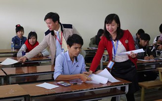 Trường đại học Đà Lạt tổ chức cho thí sinh thi lại môn toán