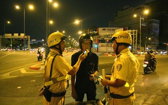 'Tết đi nhậu nhớ mang theo máy đo nồng độ cồn'