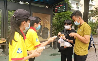 Gây quỹ Xuân tình nguyện nhưng không quên phòng dịch Covid-19