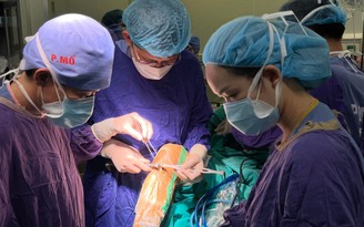 Phẫu thuật nội soi tái tạo dây chằng chéo cho bệnh nhân Ai Cập
