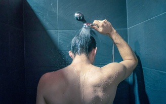 Ngày mới với tin tức sức khỏe: Tìm ra nguyên nhân gây đột quỵ khi tắm