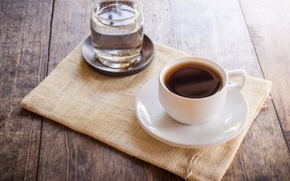 Ngày mới với tin tức sức khỏe: Hậu Covid-19, bạn có thêm lý do uống cà phê