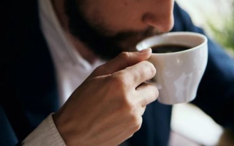 Uống cà phê thường xuyên có làm đen da?