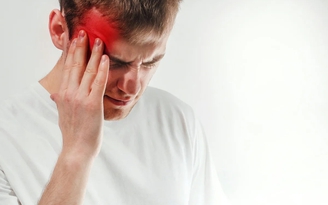 Va chạm trên sân bóng, về nhà người đàn ông bị đột quỵ may được vợ cứu Va chạm trên sân bóng, về nhà người đàn ông bị đột quỵ may được vợ cứu