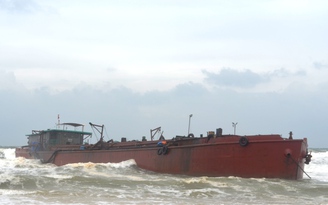 Một tàu hàng gặp nạn trên vùng biển Quảng Trị