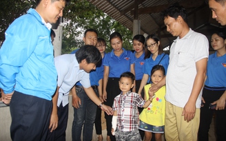 Quyên tiền giúp nạn nhân TNGT thảm khốc