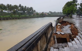 Quảng Trị: Mưa lớn không dứt, nước sông đang dâng, thiệt hại nhiều nơi