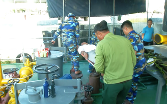 Biên phòng vượt sóng ứng cứu thuyền viên