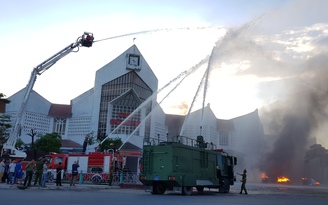 Quảng Trị: Chợ Đông Hà mù mịt khói lửa trong diễn tập PCCC lớn chưa từng có