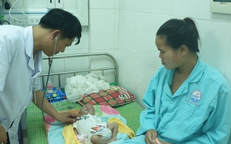 Mẹ cắt rốn con bằng dao lam, bôi tro vào rốn, bé sơ sinh bị uốn ván