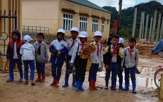Sau 1 tháng bị bùn vùi, 2 trường cuối cùng của Quảng Trị đón học sinh trở lại