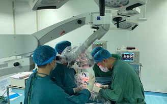 Bệnh viện Quảng Trị lần đầu thực hiện thành công kỹ thuật vi phẫu u màng tủy