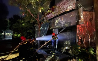 Quảng Trị: Tiệm sửa xe máy bùng cháy trong đêm, nhiều đồ đạc bị thiêu rụi