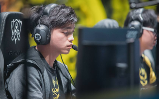 Cộng đồng game thủ hủy theo dõi Team Flash vì 'giáo sư' Optimus chia tay team