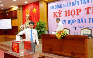 Bí thư TP.Tây Ninh được bầu làm Phó chủ tịch UBND tỉnh tại kỳ họp bất thường
