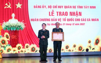 Trao Huân chương Bảo vệ Tổ quốc cho 17 cá nhân thuộc Bộ CHQS tỉnh Tây Ninh