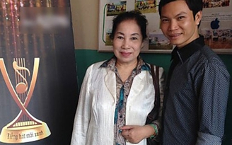 Quang Đại đưa mẹ đi thi 'Tiếng hát mãi xanh 2015'