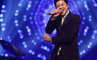 Vietnam Idol: Hotboy Việt kiều 'lép vế' khi hát tiếng Việt