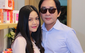 NSƯT Kim Tử Long đưa vợ trẻ đi sự kiện