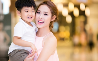 Diệp Bảo Ngọc dắt con đi diễn