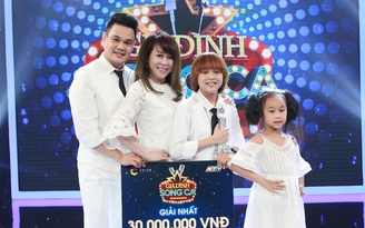 Sau 'Vietnam Idol Kids', Thiên Khôi cùng cha 'rinh' 30 triệu đồng ở 'Gia đình song ca'
