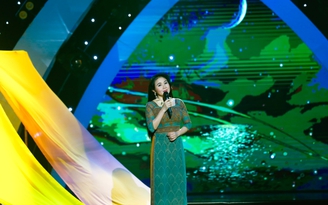 Thanh Ngân nghẹn ngào tiếc cho sân khấu cải lương thiếu vắng khán giả
