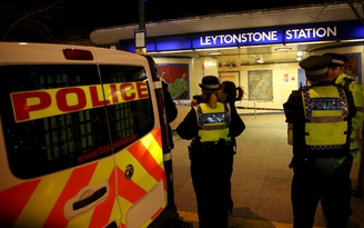 Khủng bố bằng dao ở ga tàu tại London: 'điều này là vì Syria'