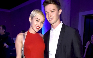 Miley Cyrus tạm 'nghỉ chơi' với con trai 'Kẻ hủy diệt'