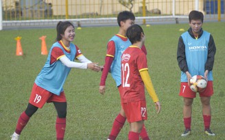 Đội tuyển nữ Việt Nam thoải mái, vui vẻ trước trận chung kết với Thái Lan