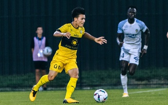Quang Hải được HLV và đồng đội ở Pau FC khen ngợi
