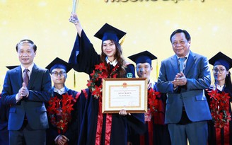 Hà Nội tuyên dương 98 thủ khoa tốt nghiệp đại học xuất sắc