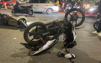 Rời hiện trường, bỏ lại xe máy trên phố sau tai nạn chết người