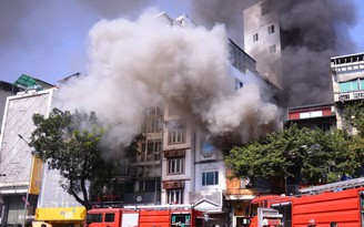 4 người thoát nạn trong vụ cháy cửa hàng khung tranh trên phố cổ Hà Nội