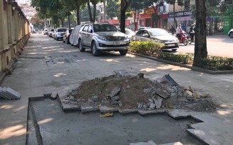 Vụ ô tô đỗ ‘vỉa hè tiền tỉ’ ở Hà Nội: Công an xử phạt được không?
