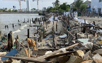 Nha Trang: Người dân cồn Nhất Trí lo lắng sóng đánh sập nhà