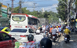 Khánh Hòa: Kẹt xe kéo dài, nhiều tuyến đường ở Nha Trang 'ngộp thở'