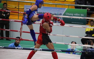 Em ruột Nguyễn Trần Duy Nhất rực sáng vô địch muay