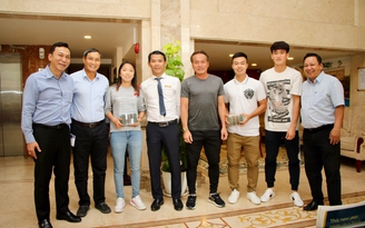 Tập đoàn Phương Trang FUTA Group trao 1 tỉ đồng cho 2 đội U.22 và tuyển nữ Việt Nam ​