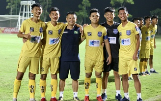 ‘Cậu bé vàng’ Phạm Văn Quyến và cái duyên đưa bóng đá trẻ SLNA bay cao