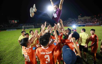 Bình Định sau niềm vui trở lại 'mái nhà xưa' làm gì để trụ lại V-League?