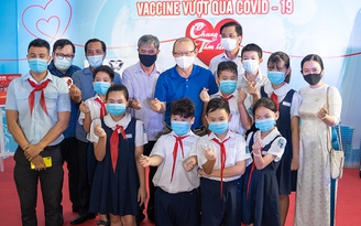 HLV Park Hang-seo ủng hộ quỹ mua Vaccine vượt qua Covid