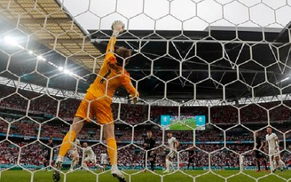 Euro 2020: Có một thủ môn chưa để thủng lưới xứng đáng là 'một nửa đội bóng'
