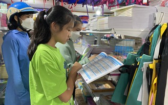 Đắk Nông: Học sinh thiếu sách giáo khoa, phụ huynh chạy hơn 60 km tìm sách