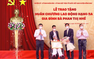 Tặng thưởng Huân chương Lao động hạng Ba cho nhà giáo Phan Thị Nhế