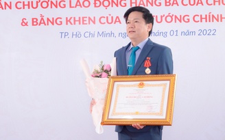 Cứu anh Mến bị biến dạng khuôn mặt, Bs.Tú Dung nhận Huân chương Lao động hạng ba