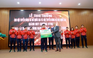 FE Credit tặng 3 tỉ đồng cho Đội tuyển bóng đá nữ