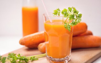 Kết hợp nước ép cà rốt, táo, nước ép gừng để có giải pháp giảm cân nhanh