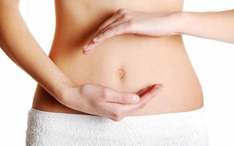Giảm mỡ bụng sau sinh hiệu quả nhờ nằm giường massage đá muối Himalaya