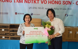 Tập đoàn Nguyễn Hoàng tặng máy tính cho trường khuyết tật