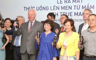 Tập đoàn TH ra mắt thức uống từ mầm lúa mạch tại Việt Nam